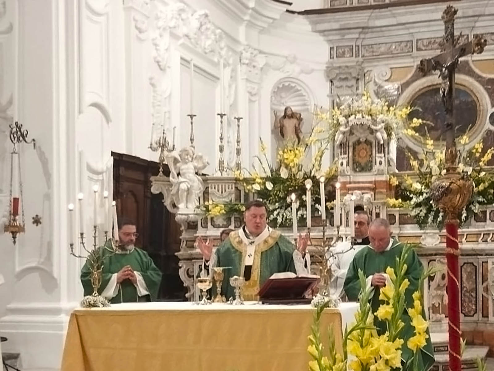 Foto della riapertura al culto dell’Insigne Collegiata “Santa Maria Assunta” di Cropani del 3 novembre 2024