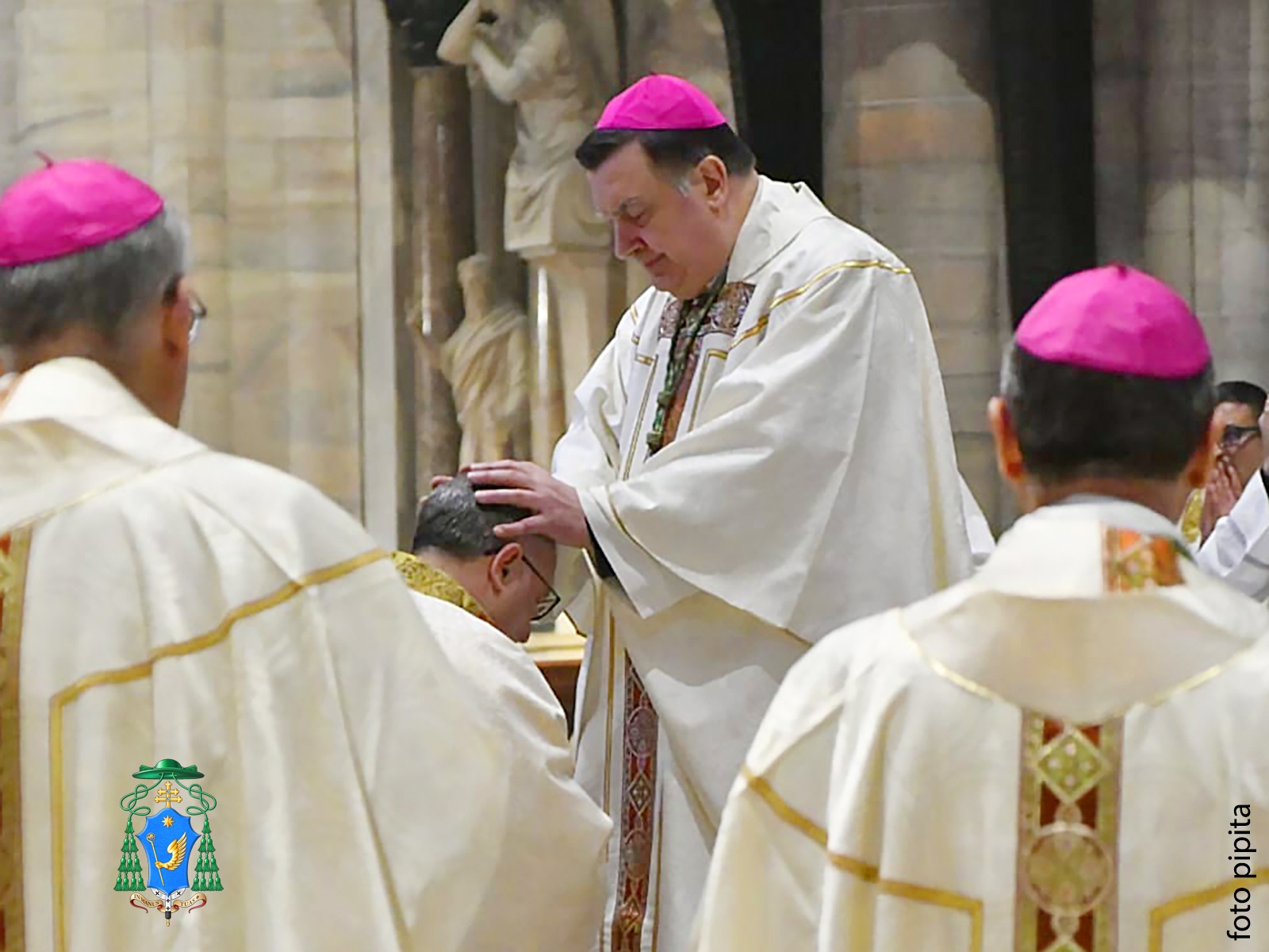 Foto dell'Ordinazione Episcopale di S.E. Mons. Alberto Torriani, nuovo Arcivescovo di Crotone-Santa Severina del 22 febbraio 2025